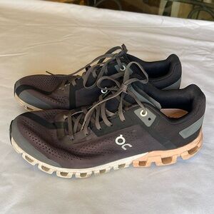 ON CLOUDFLOW black running athletic shoes women’s 9.5